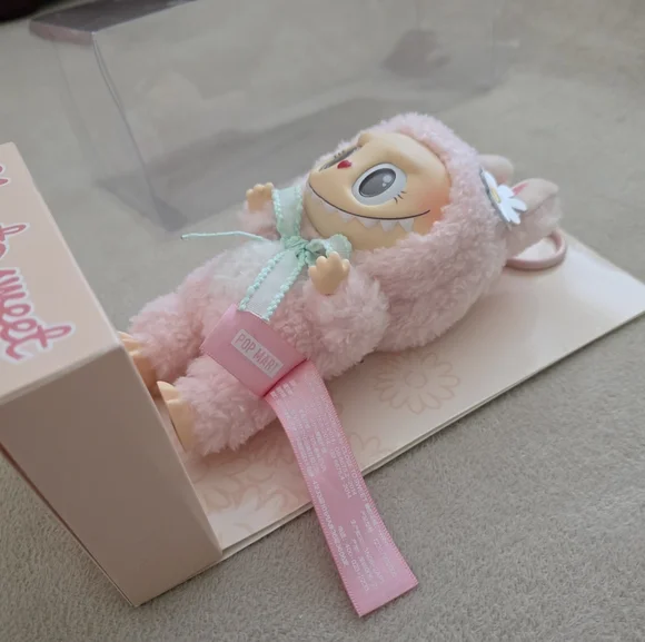 🩷Mokoko Close To Sweet Series Vinyl Plush Pendant with Pink Tag Version - Picture 6 of 10